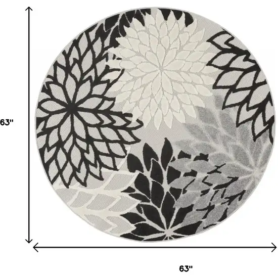 5' Black And White Round Indoor Outdoor Area Rug Photo 9