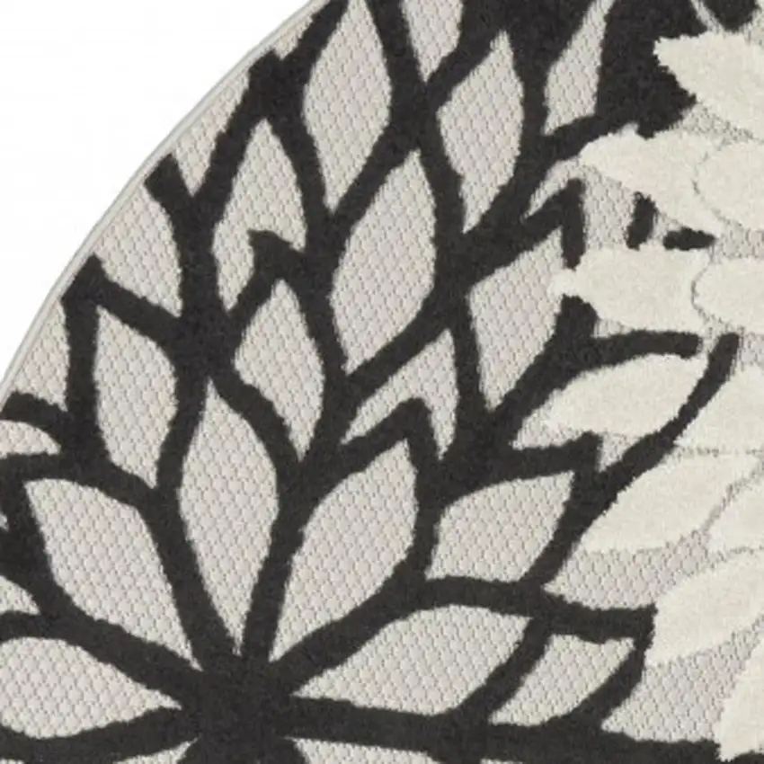 5' Black And White Round Indoor Outdoor Area Rug Photo 4