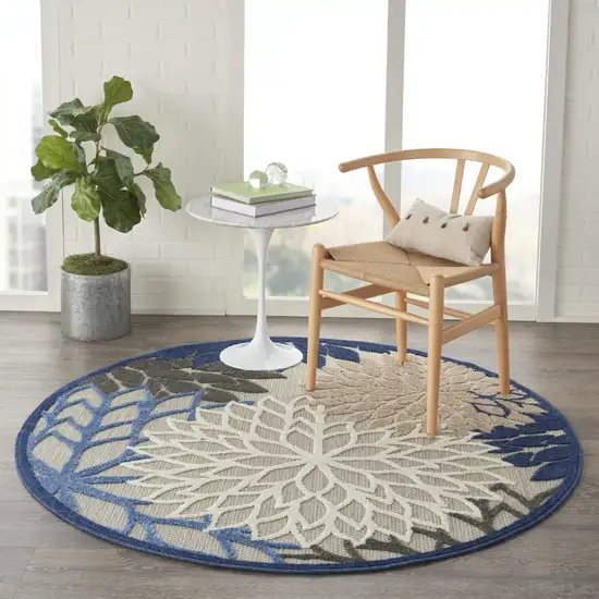 5' Blue And Gray Round Indoor Outdoor Area Rug Photo 6