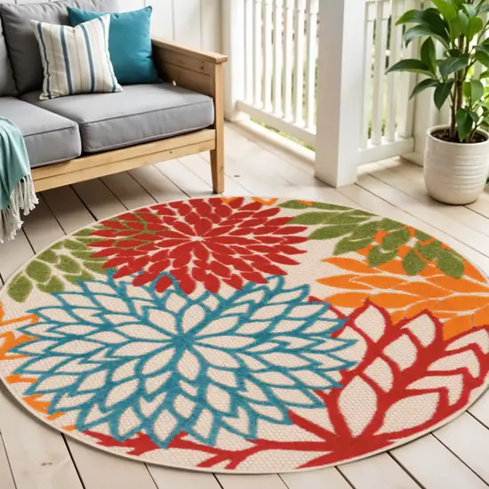5' Green And Ivory Round Indoor Outdoor Area Rug Photo 2