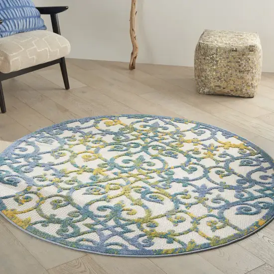 5' Ivory And Blue Round Indoor Outdoor Area Rug Photo 5