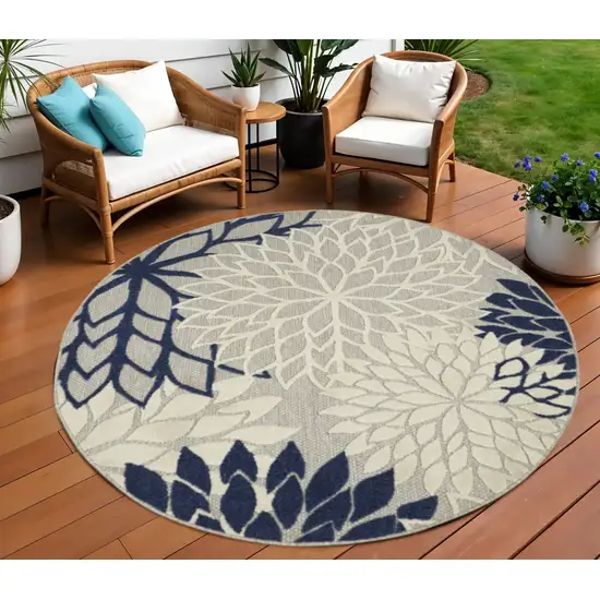 8' Ivory And Blue Round Indoor Outdoor Area Rug Photo 2