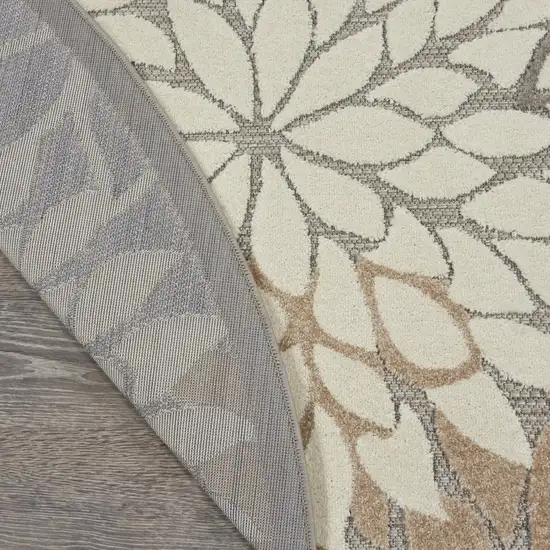 5' Gray And Ivory Round Indoor Outdoor Area Rug Photo 5