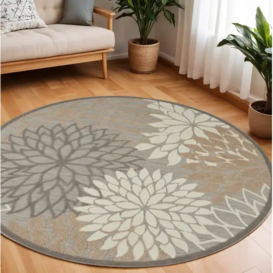 8' Gray And Ivory Round Indoor Outdoor Area Rug Photo 2