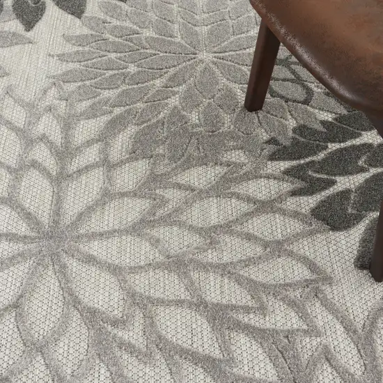 5' Gray Round Indoor Outdoor Area Rug Photo 9