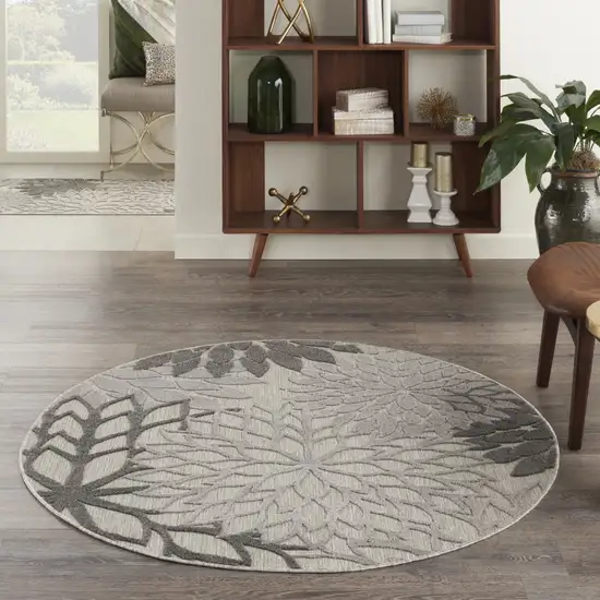 5' Gray Round Indoor Outdoor Area Rug Photo 6