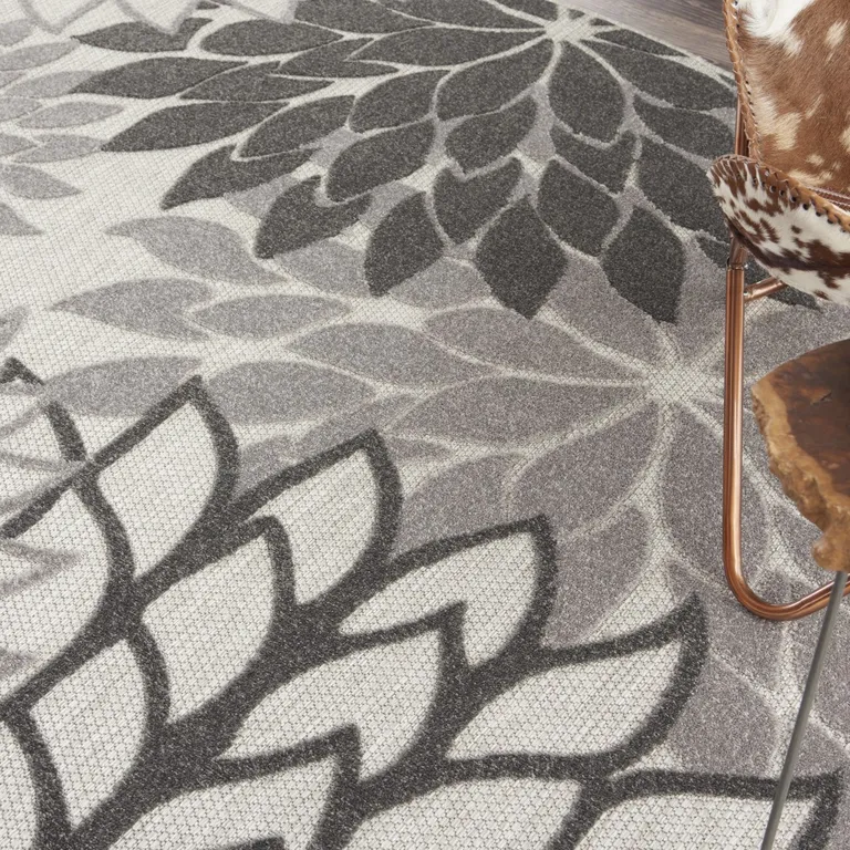 Round Silver and Gray Indoor Outdoor Area Rug Photo 4