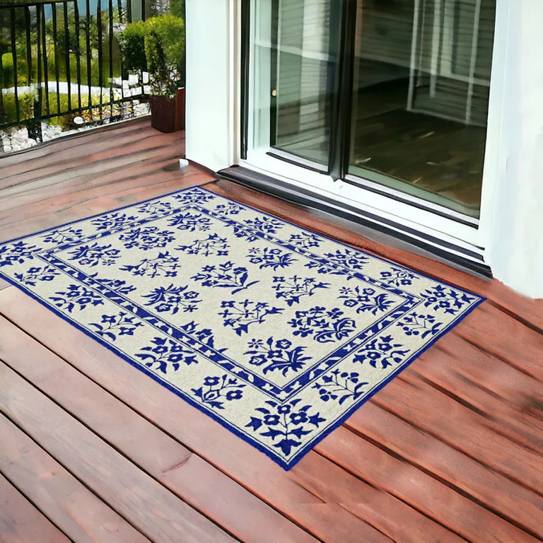 Sand Blue Hand Hooked UV Treated Floral Traditional Indoor Outdoor Accent Rug Photo 3