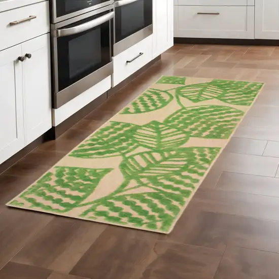 8' Green Floral Indoor Outdoor Area Rug Photo 1