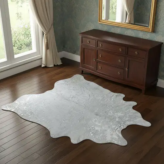 Silver Cowhide Handmade Area Rug Photo 1