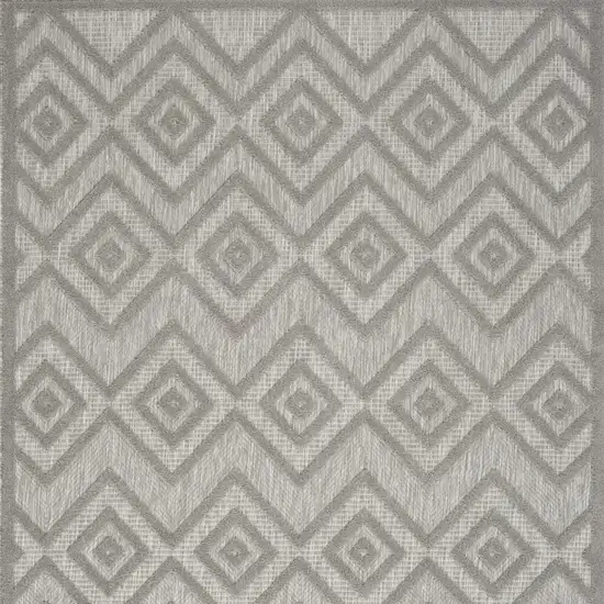 Gray Indoor Outdoor Area Rug Photo 8