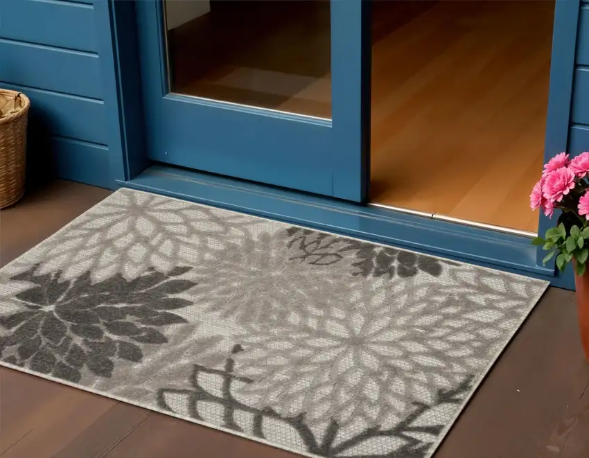 Gray Indoor Outdoor Area Rug Photo 2