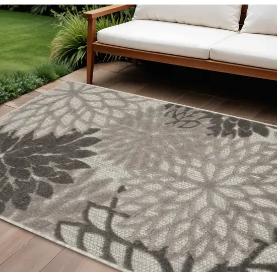 Gray Indoor Outdoor Area Rug Photo 2