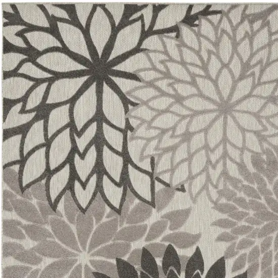 Gray Indoor Outdoor Area Rug Photo 7