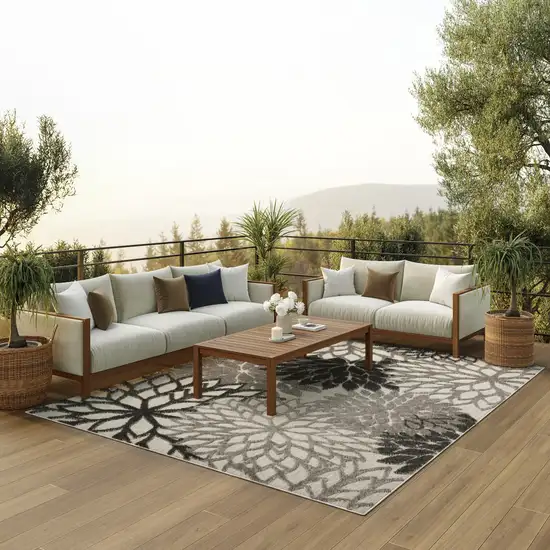 Gray Indoor Outdoor Area Rug Photo 5