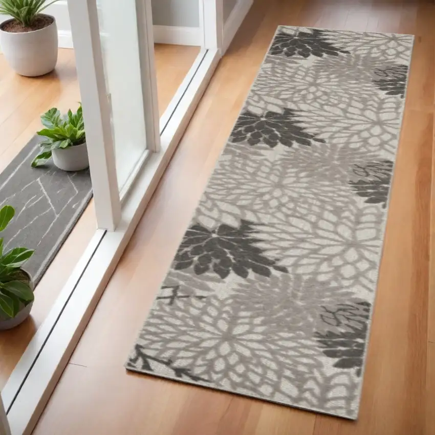 6' Gray Indoor Outdoor Area Rug Photo 1