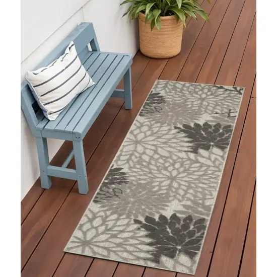 6' Gray Indoor Outdoor Area Rug Photo 2
