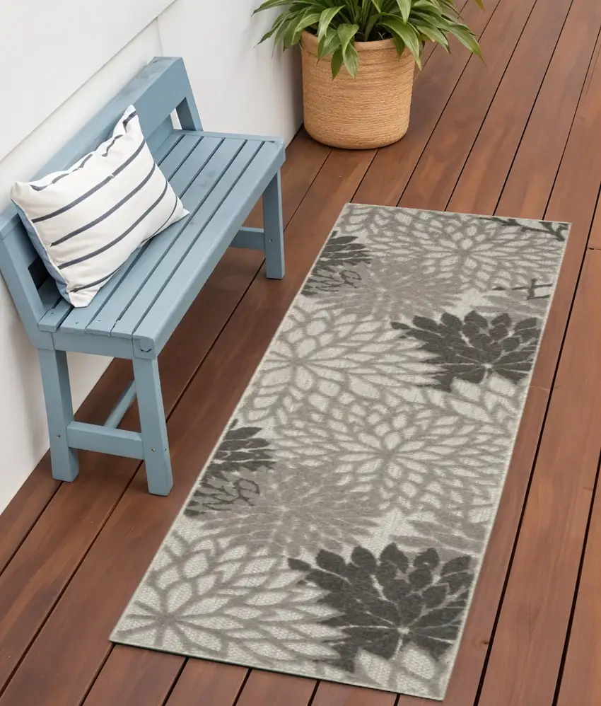 6' Gray Indoor Outdoor Area Rug Photo 2