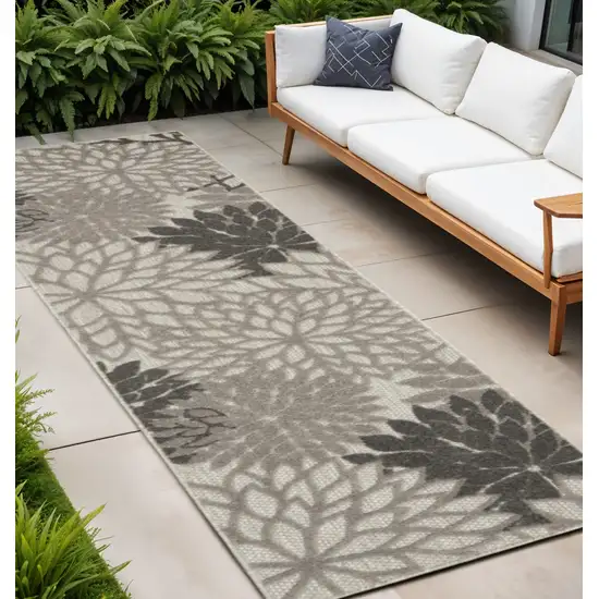 10' Gray Indoor Outdoor Area Rug Photo 2