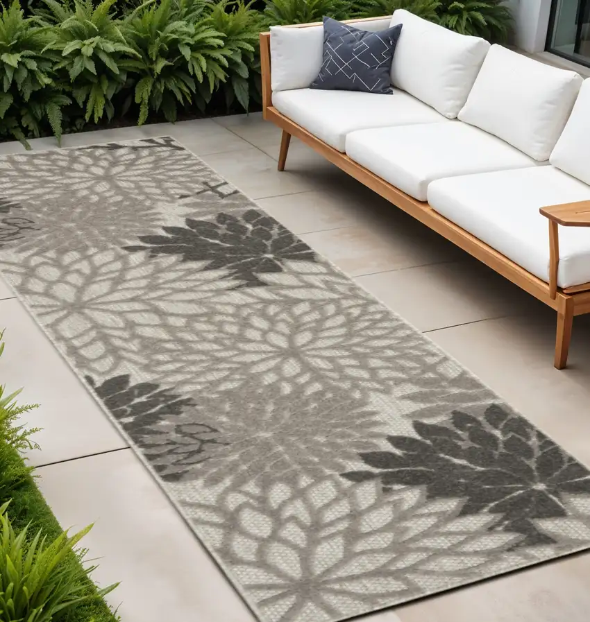 10' Gray Indoor Outdoor Area Rug Photo 2