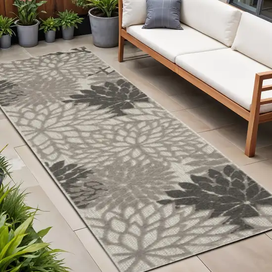 8' Gray Indoor Outdoor Area Rug Photo 2