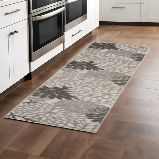 8' Gray Indoor Outdoor Area Rug Photo 1