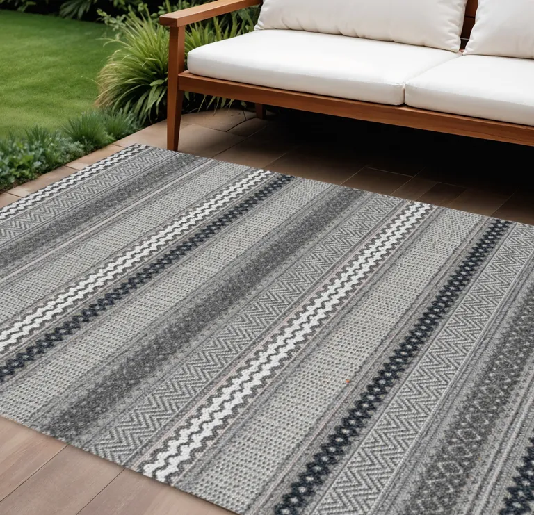 Taupe Geometric Pattern Indoor Outdoor Area Rug Photo 4