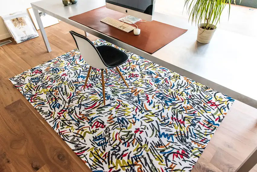 White Abstract Washable Area Rug Photo 4