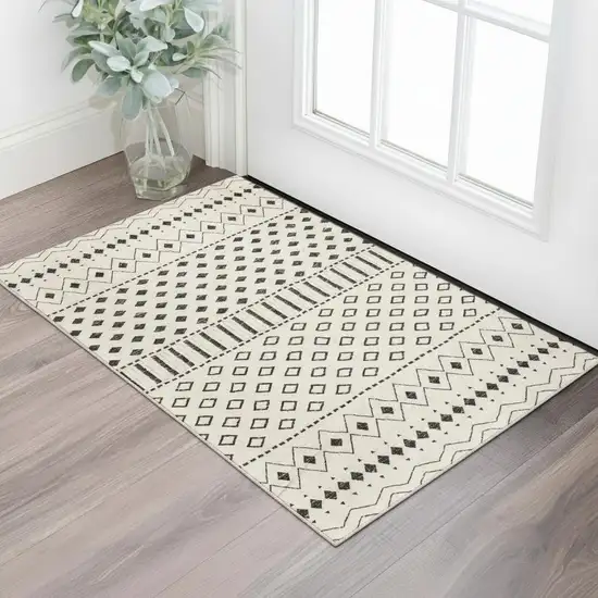 White And Charcoal Geometric Area Rug Photo 1