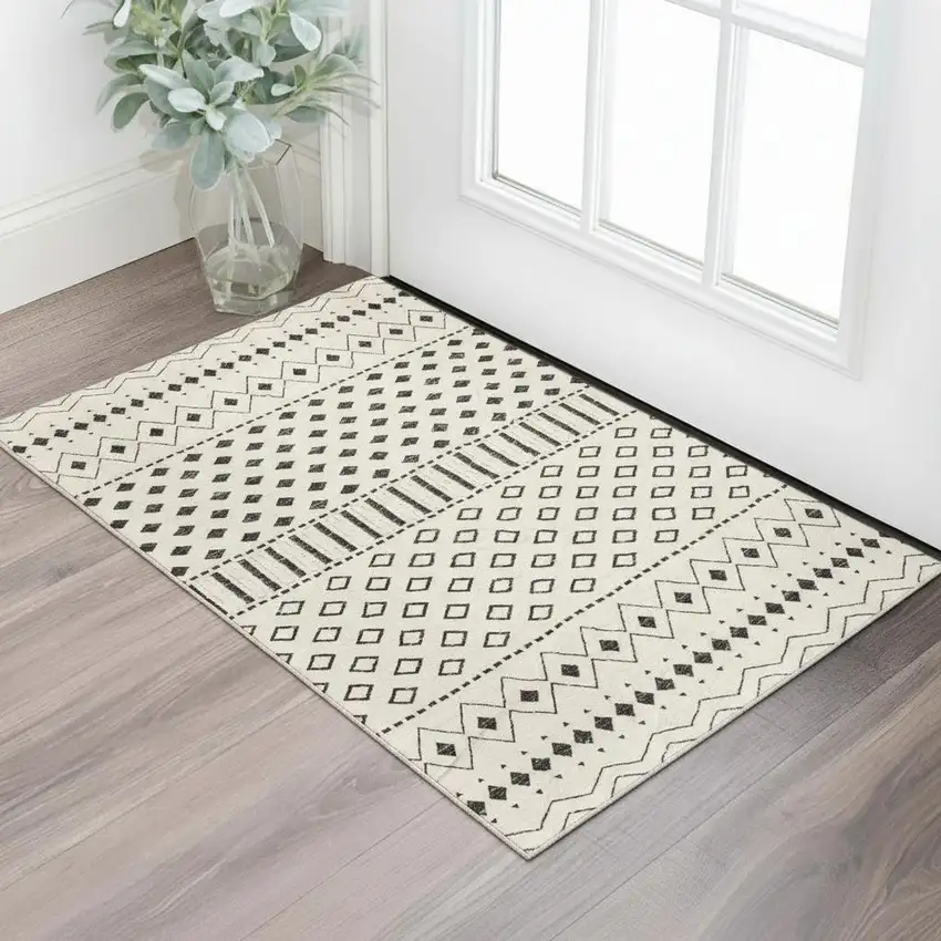 White And Charcoal Geometric Area Rug Photo 1