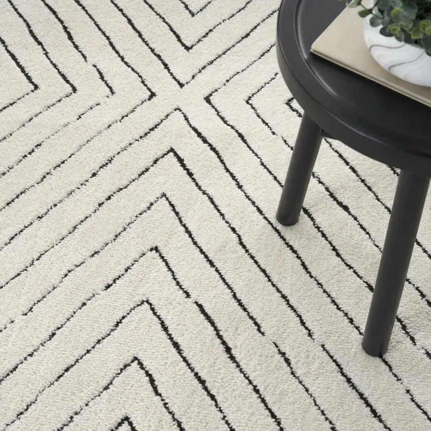 White Geometric Area Rug Photo 9