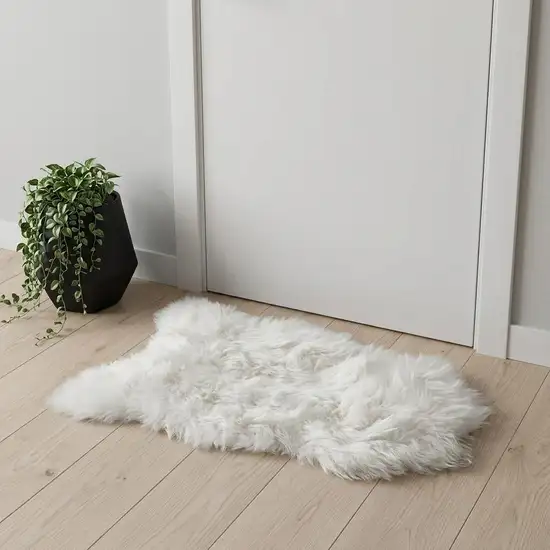 White Natural Wool Long-Haired Sheepskin Area Rug Photo 1
